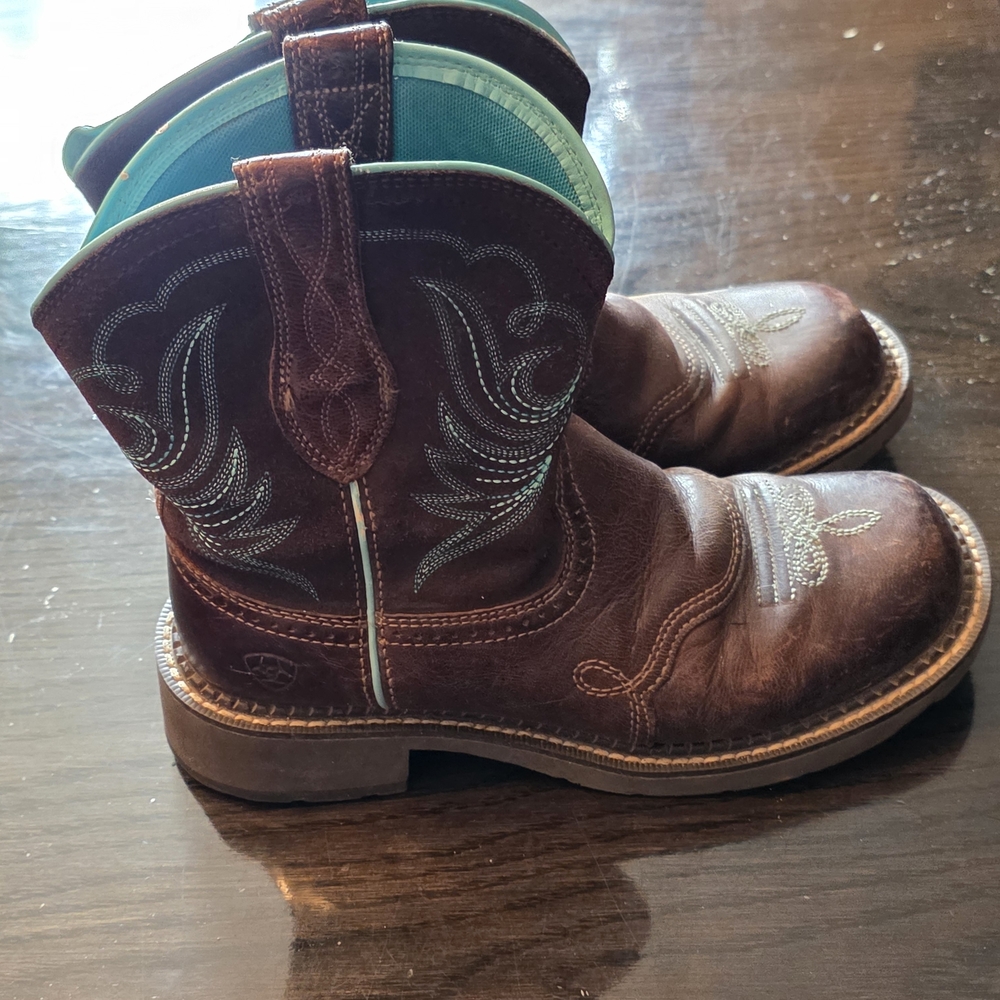 Ariat Brown Leather  Western Boots with Turquoise Accents Size 8 B